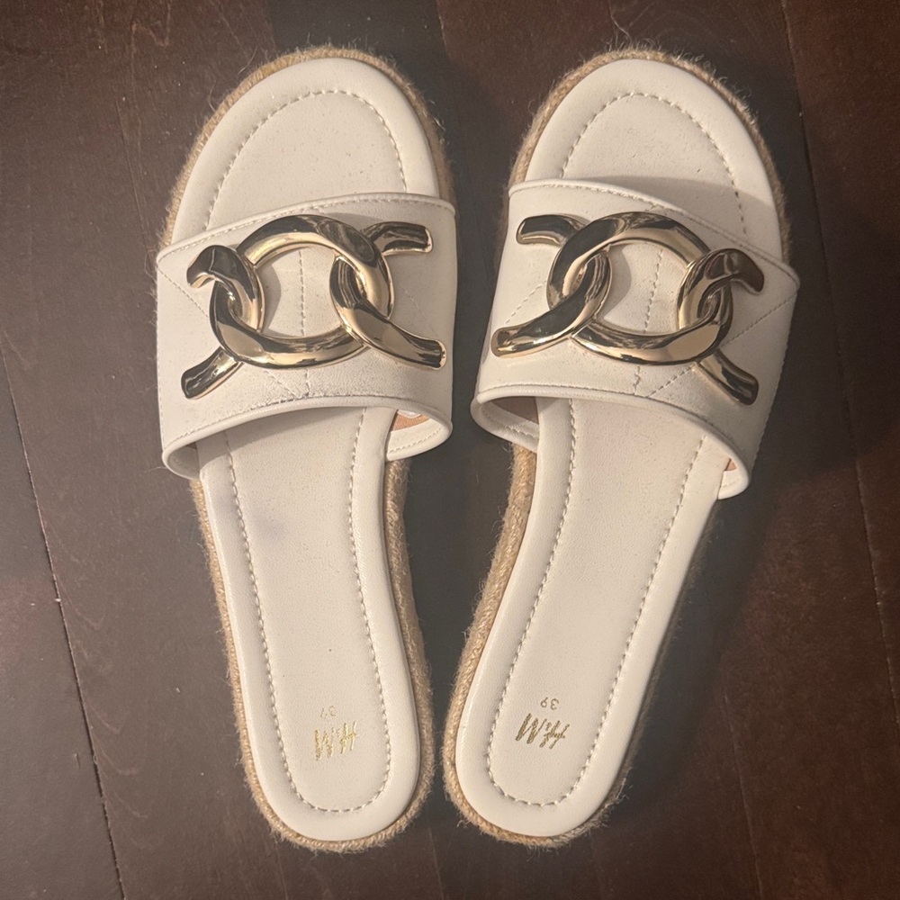BRAND NEW: H&M Cream Sandals with Gold Chain Accent